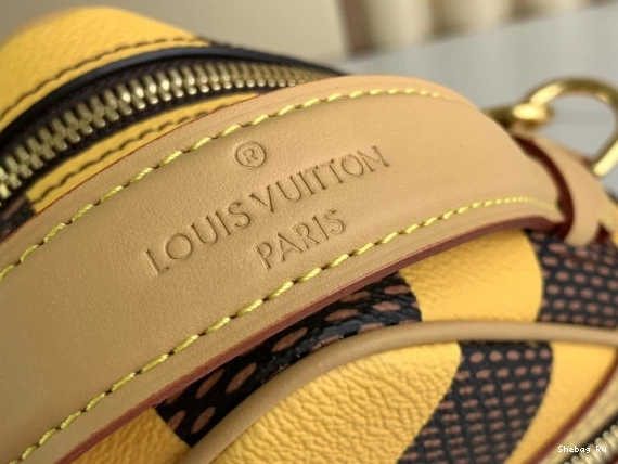 Chess LOUIS Messenger-24*24*8CM VUITTON 0729